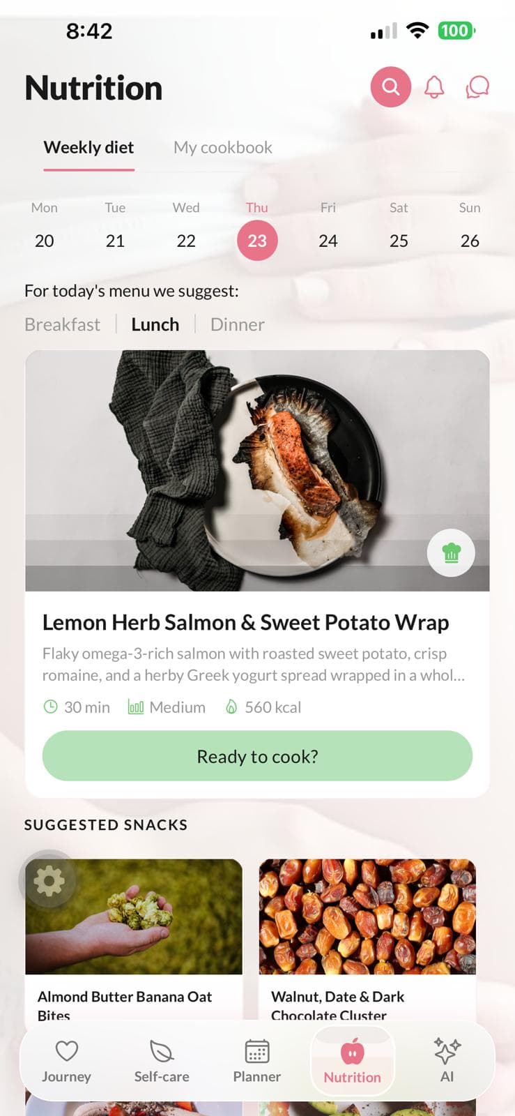Pregnants Nutrition tab showing a weekly diet plan with meal cards and suggested recipes